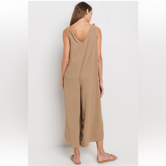 42 Fabulous Solid Sleeveless V-neck Jumpsuit - Picture 5 of 5